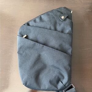 NEW Stylish Black Men's/Wonen’s Sling Bag